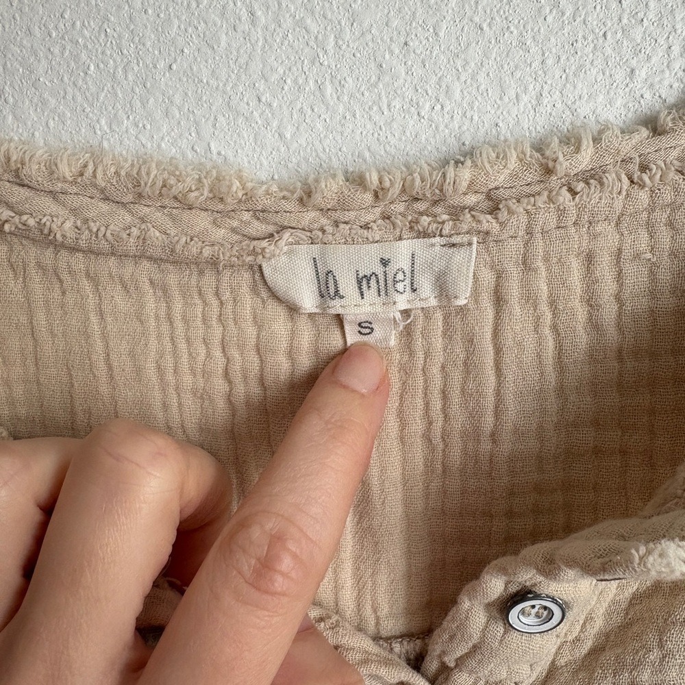 La Miel Beige Gauze Cotton Henley Short Sleeve Oversized Raw Edge Boho Top Small - Picture 5 of 5